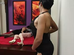 A mulher de Busty ta ...