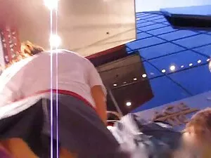 Criada asiática limp ...